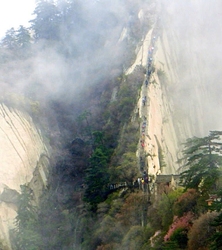 A view of the path on the western mountain of Huashan.